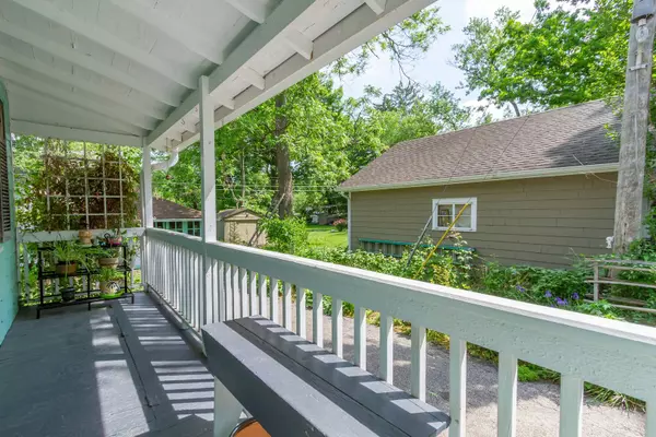 35W370 Oak LN, St. Charles, IL 60174