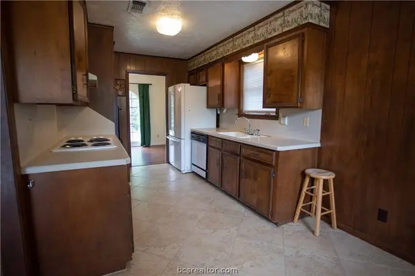 2720 Normand CIR, College Station, TX 77845