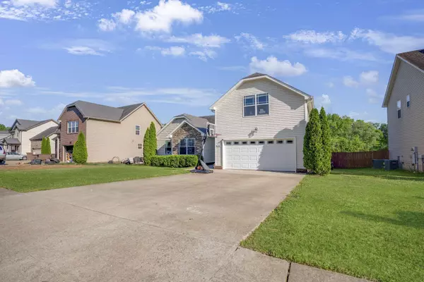 1144 Ishee Dr, Clarksville, TN 37042