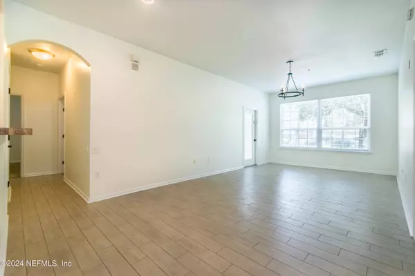 10550 BAYMEADOWS RD #820, Jacksonville, FL 32256