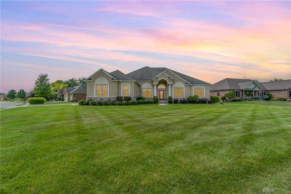 2721 Stonebridge Drive, Troy, OH 45373