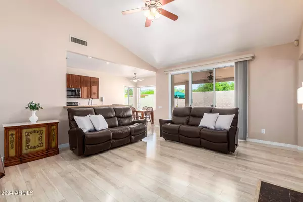 2740 E WINDMERE Drive, Phoenix, AZ 85048