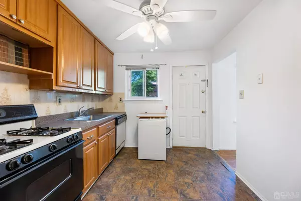 1003 N Oaks BLVD N, North Brunswick, NJ 08902