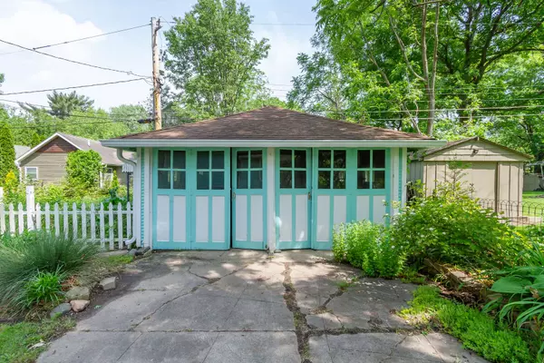 35W370 Oak LN, St. Charles, IL 60174