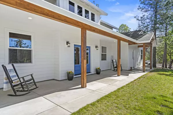 103 Summit Dr, Shady Cove, OR 97539