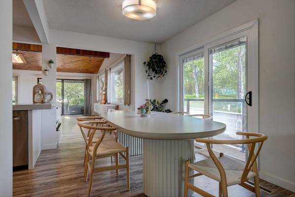 1351 University DR NW, Calgary, AB T2N3Y8