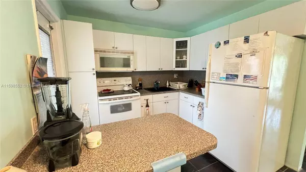 1631 NE 114th St #308, Miami, FL 33181