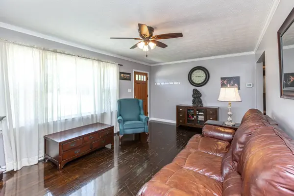 868 Laurel HIll RD, Lexington, KY 40504