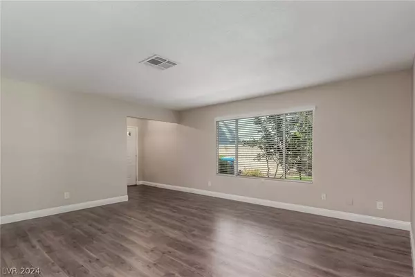 2316 Storkspur Way, Las Vegas, NV 89117