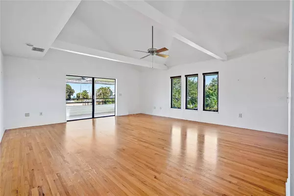 3924 BEACH DR SE, Saint Petersburg, FL 33705