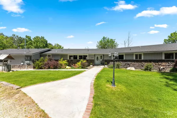 440 W Valli Hi Road, Eagle, ID 83616