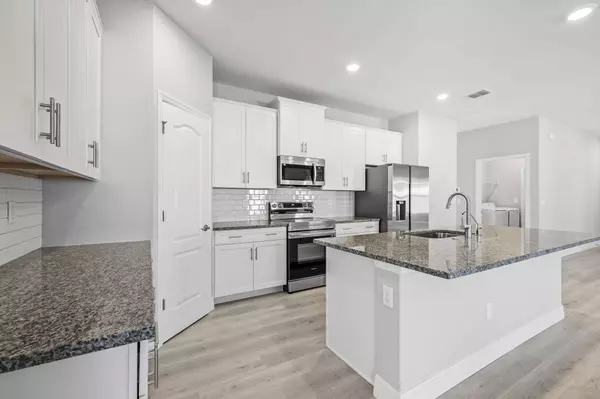 1017 Benedictine ST NW, Palm Bay, FL 32907