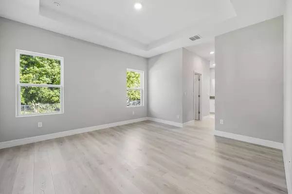 1017 Benedictine ST NW, Palm Bay, FL 32907