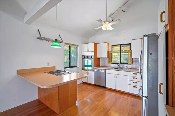 3924 BEACH DR SE, Saint Petersburg, FL 33705