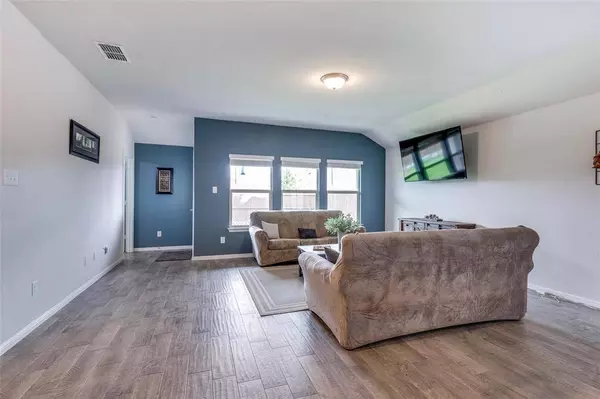 9008 Herringbone Drive, Fort Worth, TX 76131