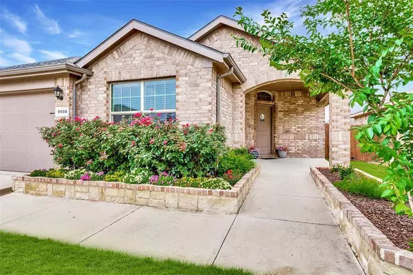 9008 Herringbone Drive, Fort Worth, TX 76131