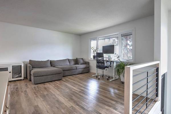 1351 University DR NW, Calgary, AB T2N3Y8