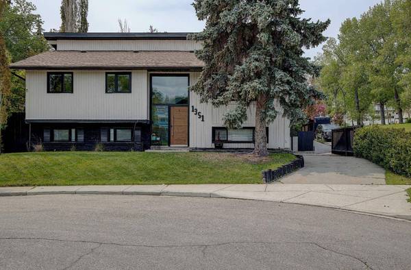 1351 University DR NW, Calgary, AB T2N3Y8