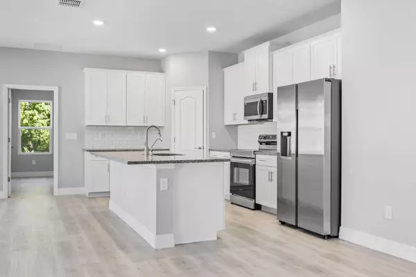 1017 Benedictine ST NW, Palm Bay, FL 32907