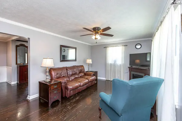 868 Laurel HIll RD, Lexington, KY 40504