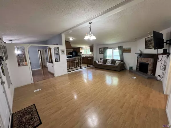 14405 OAK MEADOW ST, Gonzales, LA 70737