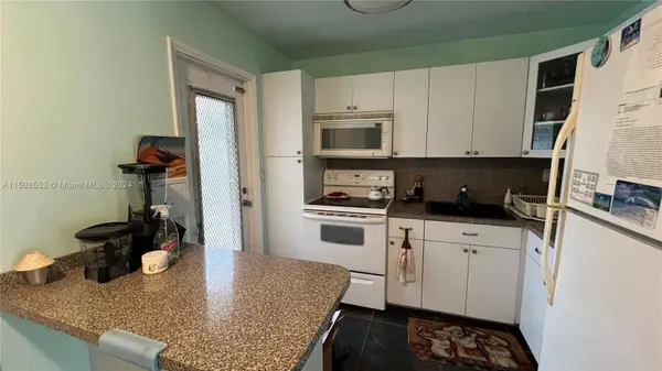 1631 NE 114th St #308, Miami, FL 33181