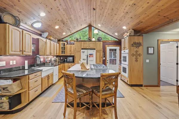 3626 Windy Creek Rd, Glendale, OR 97442