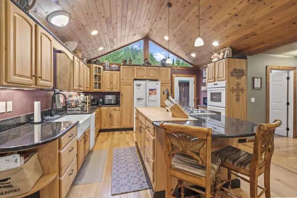 3626 Windy Creek Rd, Glendale, OR 97442