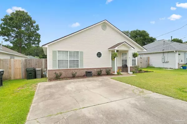 2471 Redoubt Ave, Pensacola, FL 32507