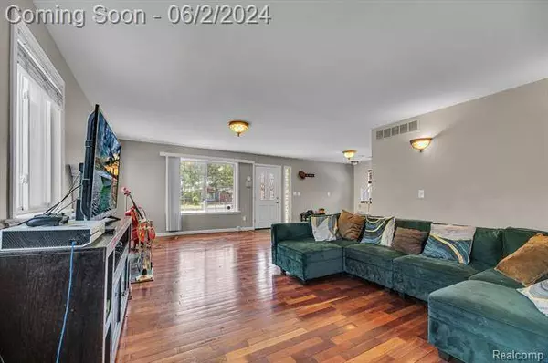 24021 Murray Street, Clinton Township, MI 48035