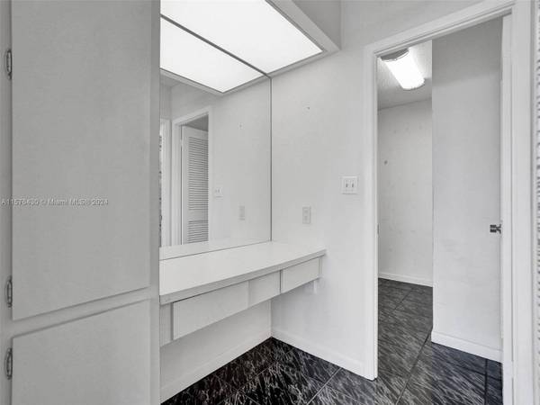 2500 Parkview Dr #2307, Hallandale Beach, FL 33009