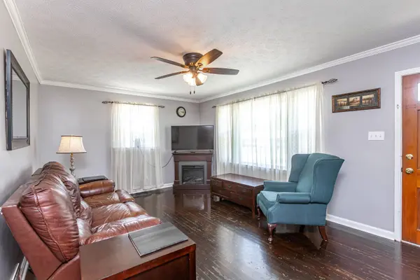 868 Laurel HIll RD, Lexington, KY 40504