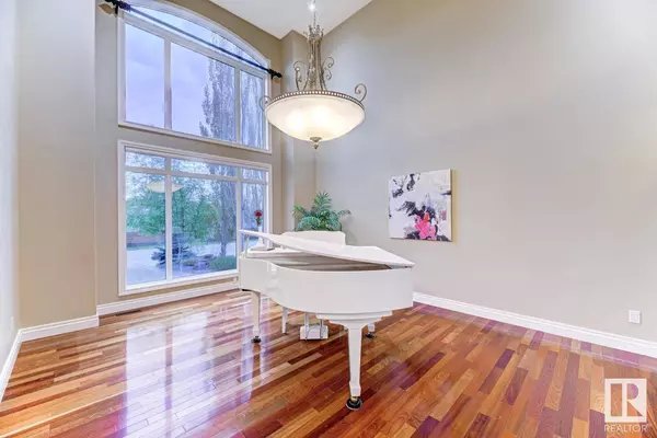 1144 119 ST NW, Edmonton, AB T6J 7H7