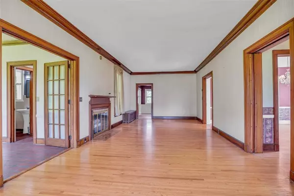 128 S Walnut Street, Monticello, IA 52310