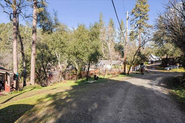 5685 Stream WAY, Somerset, CA 95684