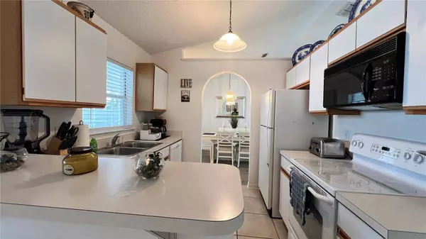 2417 QUEENSWOOD CIR, Kissimmee, FL 34743