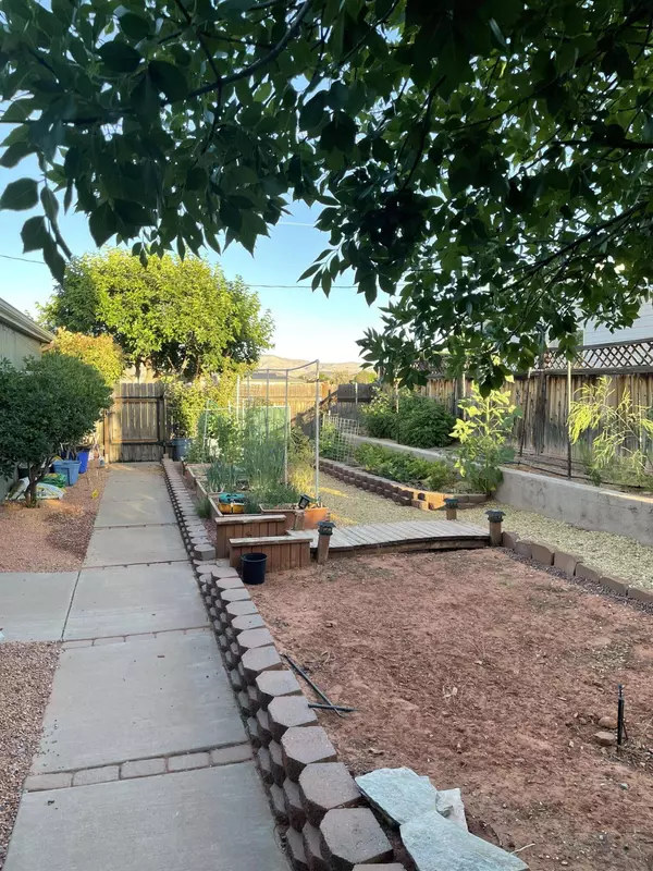 168 N 200 W, Ivins, UT 84738