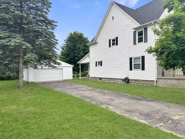 526 N Hudson SE Street, Lowell, MI 49331