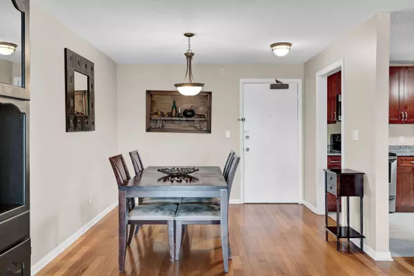 140 Kane Street #APT C9, West Hartford, CT 06119