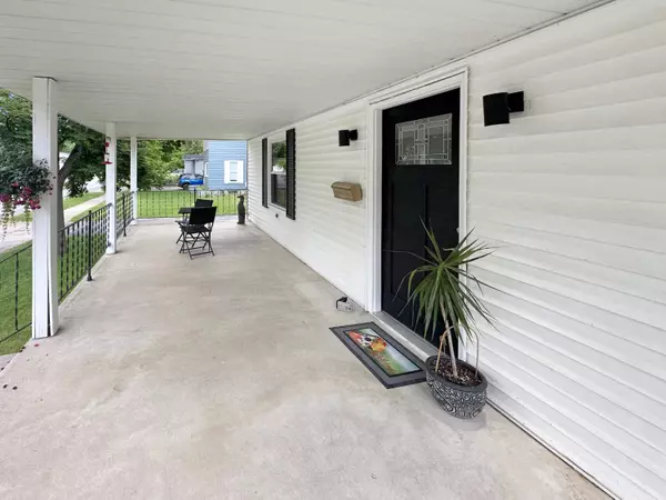 526 N Hudson SE Street, Lowell, MI 49331