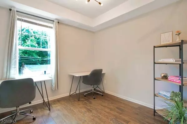 5 W River Styx Rd #203, Hopatcong Boro, NJ 07843