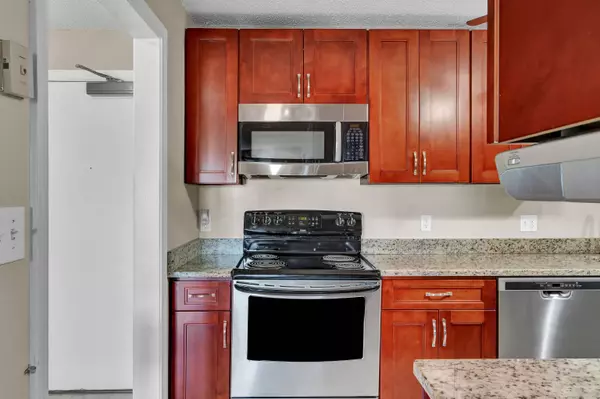 140 Kane Street #APT C9, West Hartford, CT 06119