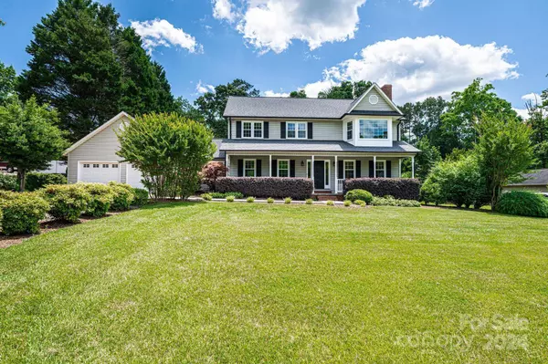 4044 Pinecrest DR, Hickory, NC 28601