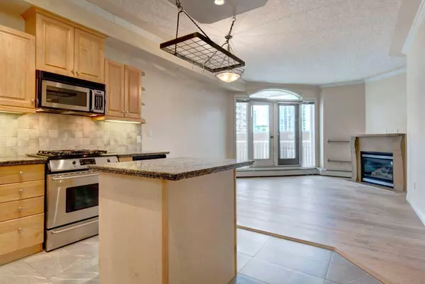 1315 12 AVE SW #208, Calgary, AB T3C 0P6