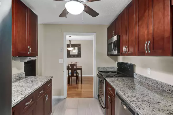 140 Kane Street #APT C9, West Hartford, CT 06119