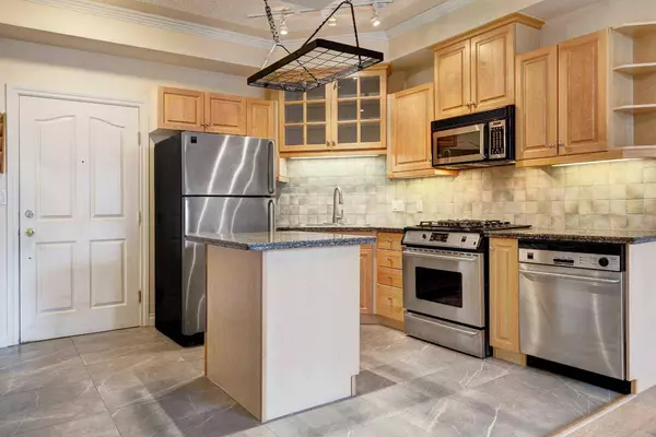 1315 12 AVE SW #208, Calgary, AB T3C 0P6