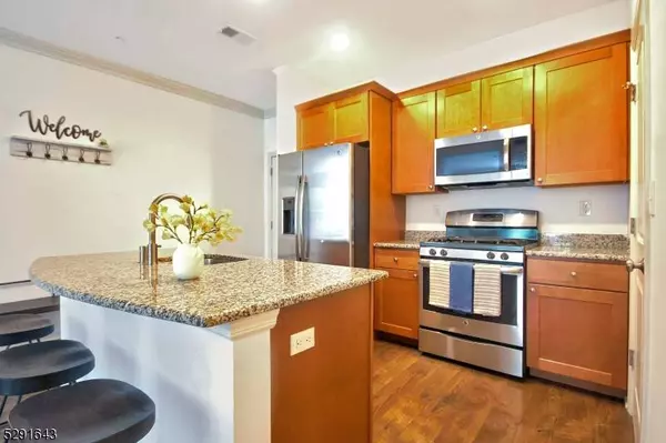 5 W River Styx Rd #203, Hopatcong Boro, NJ 07843