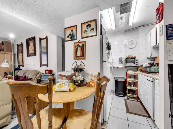 8095 NW 8th St #103, Miami, FL 33126