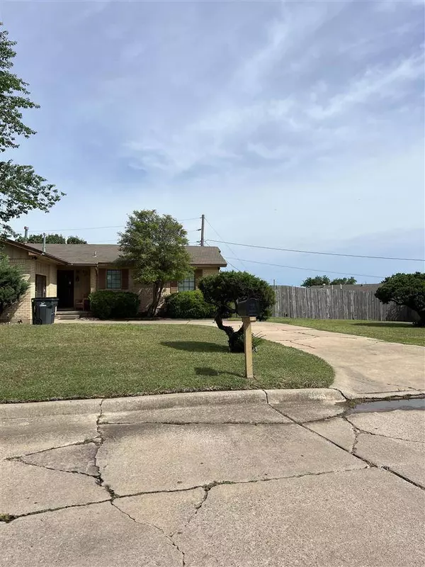 1605 NW 45th St, Lawton, OK 73505