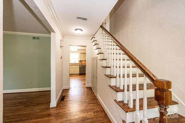 4044 Pinecrest DR, Hickory, NC 28601